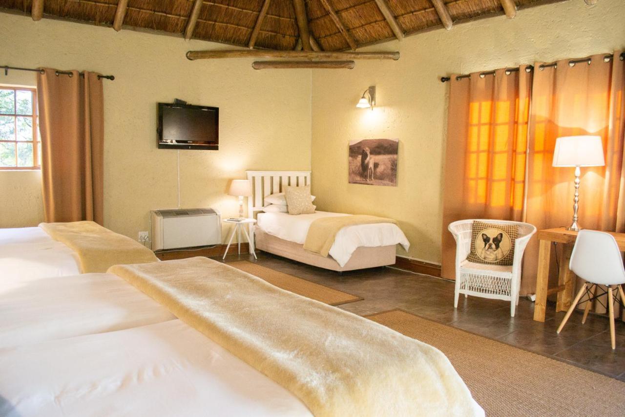 Safari Club Guest Lodge Or Tambo International Airport Kempton Park Exterior photo